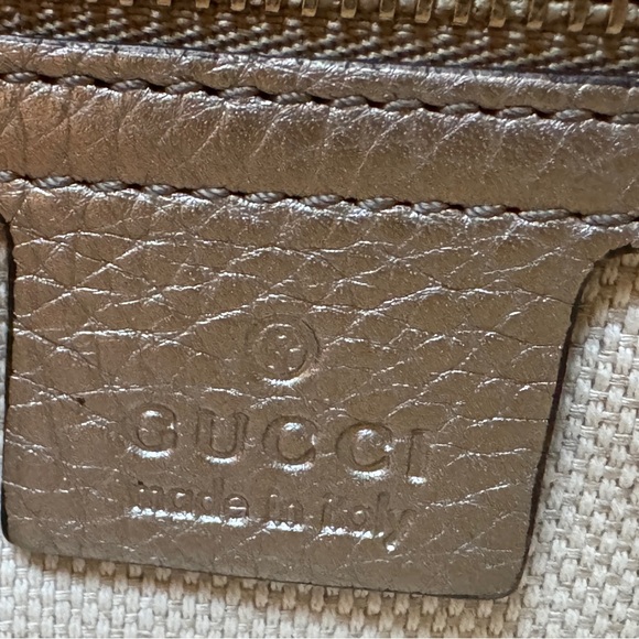 Gucci Metallic/Gold Pebble Leather Soho Clutch - Picture 13 of 16
